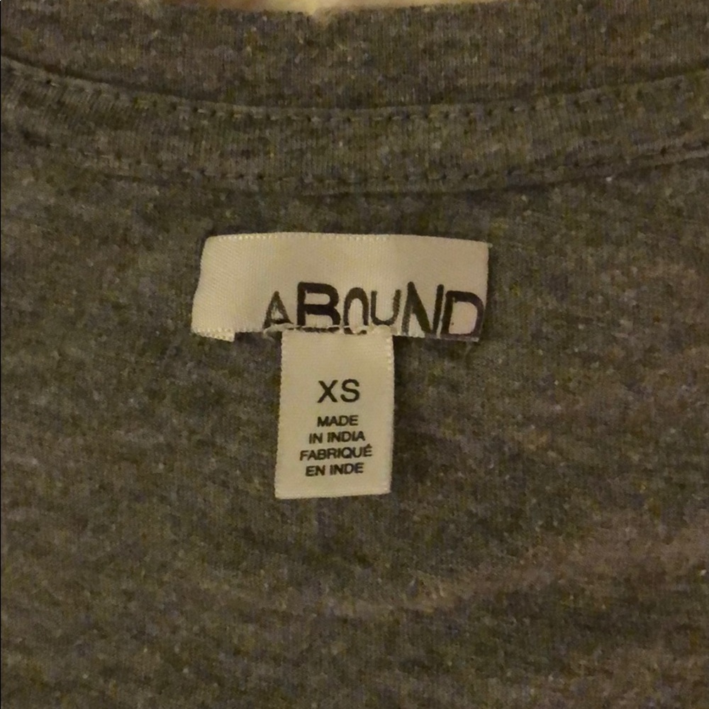 V neck - Picture 3 of 3